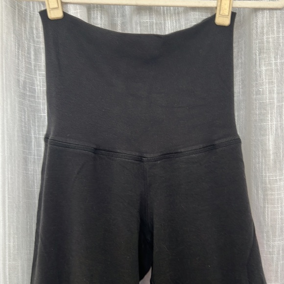 X2 Black Stretchy Thick Fold Over Capri Sweatpants - Picture 2 of 12